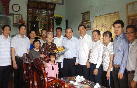 Phó Thủ tướng thăm Mẹ Việt Nam anh hùng - ảnh 1